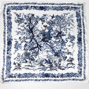 Floral scarf with silky feel